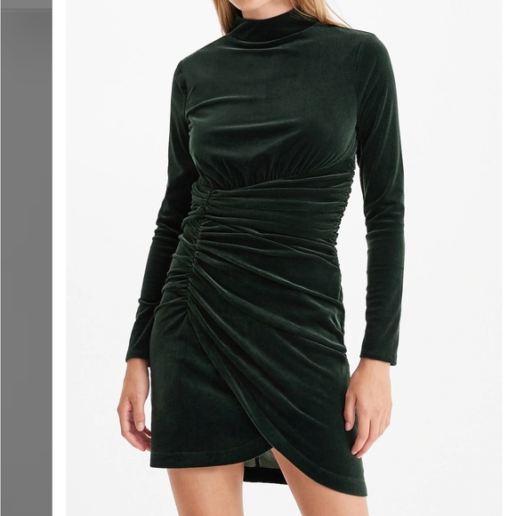 black halo green velvet dress Black Halo green velvet dress Size 2